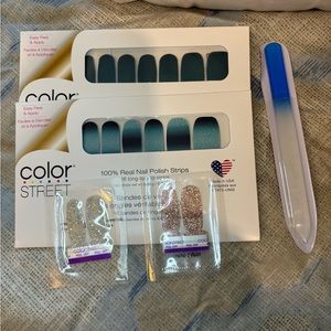 Color Street 100% dry nail polish.